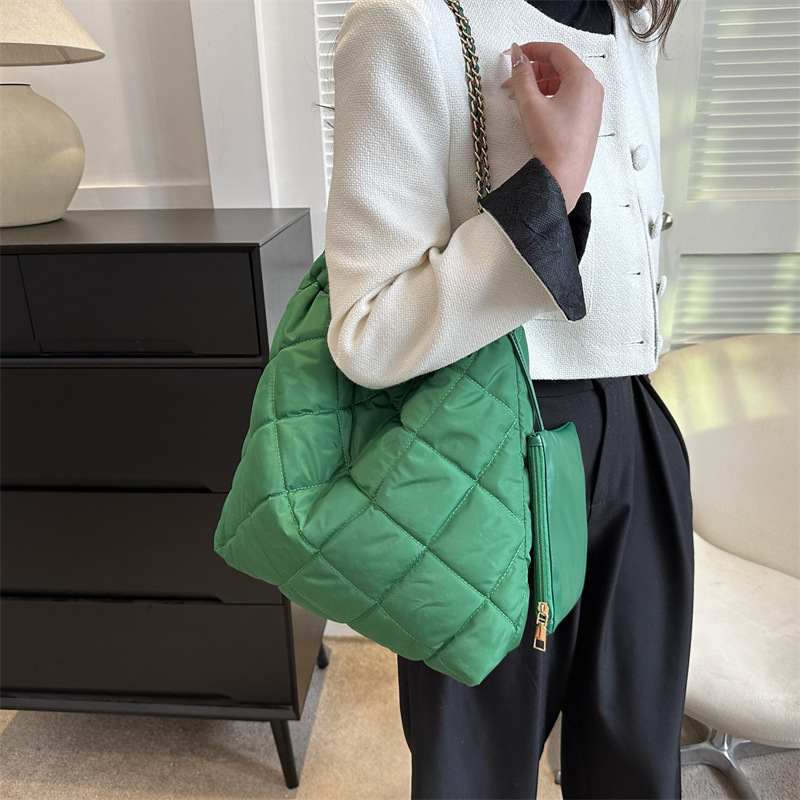 Large-Capacity Fashionable Pure Color Chain Mother-In-Law Bag 2025 Winter New Versatile Korean Style Armpit Bag Casual Tote Bag
