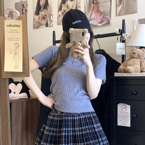 2025 Spring New Design Short-Sleeve Knitted Embroidered Sausage Dog Cable Knit T-Shirt for Women