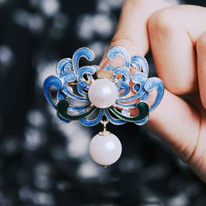 Chinese Style Cornflower Brooch High-end Female Temperament Enamel Zou Ju Corsage Pin Retro Hanfu Cheongsam Accessories