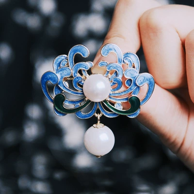 Chinese Style Cornflower Brooch High-end Female Temperament Enamel Zou Ju Corsage Pin Retro Hanfu Cheongsam Accessories