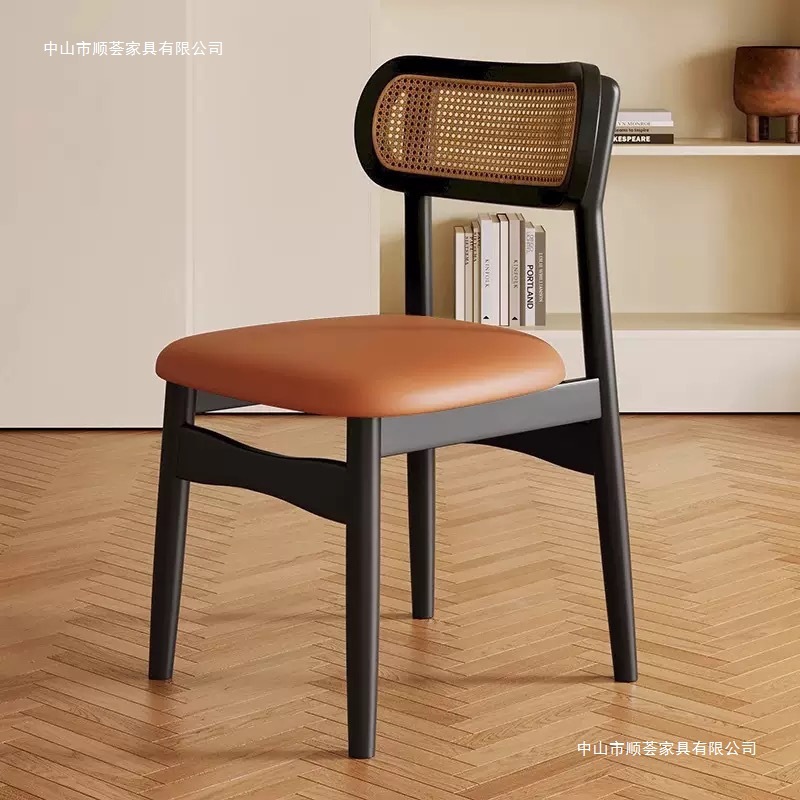 silla de comedor de madera sólida nórdica silla de caña doméstica silla de respaldo silla de mesa de comedor silla de relajación al por mayor bolsa blanda