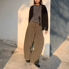 女式牛仔裤;女式T恤;休闲裤