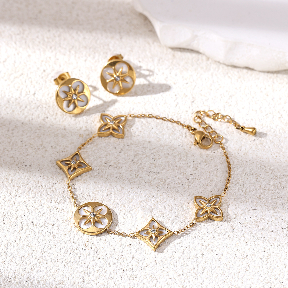 Collar de acero inoxidable de lujo ligero y de alta calidad de moda estrella blanca cadena de clavícula para mujeres joyerías transfronterizas en venta caliente