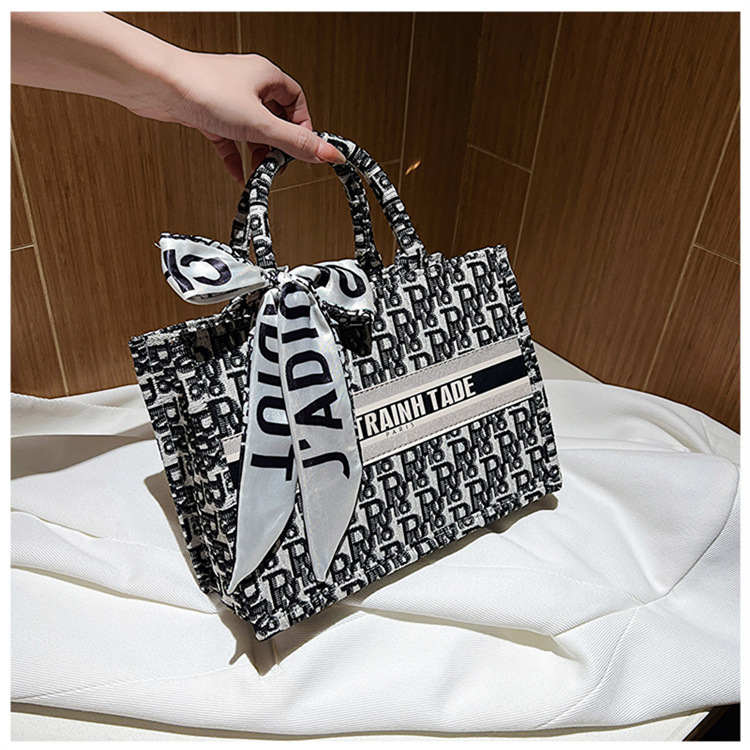 Bolsa de mano tipo satchel al por mayor de Baigou para mujer 2025 nueva moda europea y americana con letras impresas de gran capacidad.