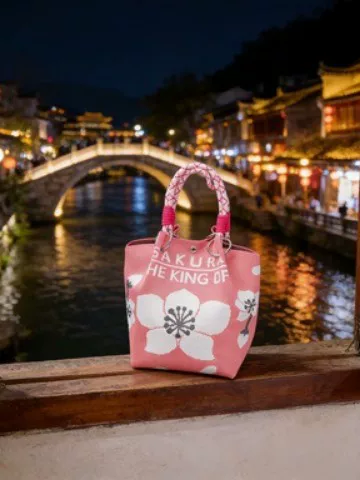 Korean-style new small Chanel-inspired knotted handbag, elegant spring and autumn style, large-capacity handbag for travel, stylish