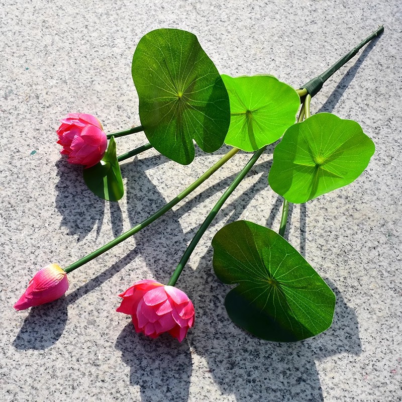 연잎이 달린 모조 연꽃, 불교 사원, 불교 장식 꽃, 가짜 꽃, 플라스틱 꽃 장식, 작은 꽃다발