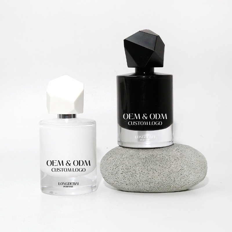 新技術内のスプレーガラス香水瓶は高級ガラス香水瓶30ml 50ml 100ml 15バヨネットを供給しています。|undefined