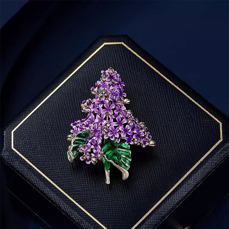 紫のライラックの花のブローチの高級な女性の気質のエナメルの色の胸の花の小さい大衆の高級感の防光ピンは装飾品を配合します。|undefined