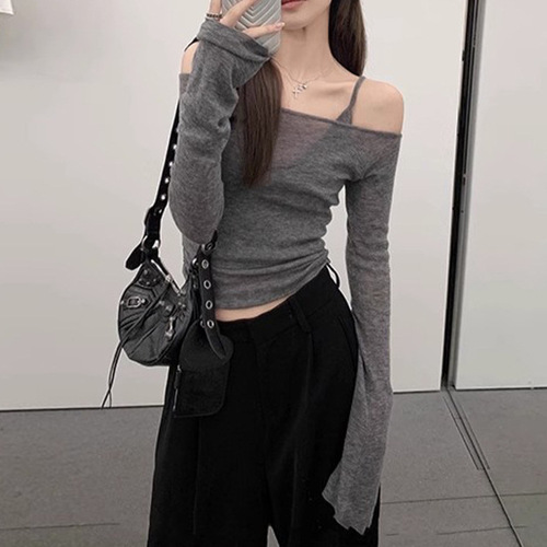 Spicy Girl Gray Off-Shoulder Top for Women, Early Autumn, Slim-Fit Knitted Base Layer with Short Cut, Showing Off the Shoulders, Long Sleeves