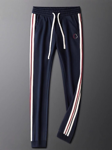 Fashionable autumn sweatshirt for leisure