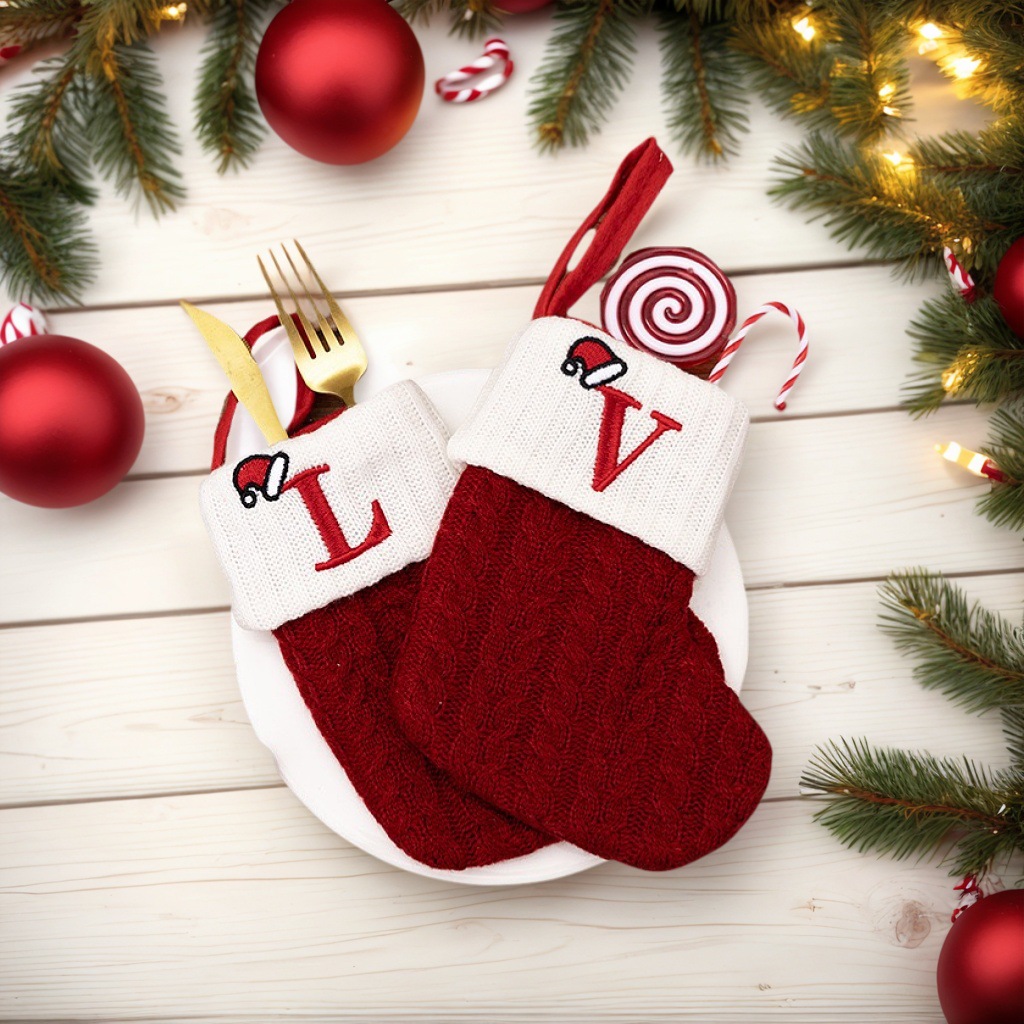 Nuevos artículos de decoración de Navidad transfronterizos Calcetines de Navidad de punto rojo Colgante de árbol de Navidad Calcetines de letras de lana bordados