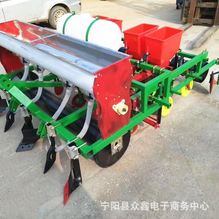 河南平顶山家用花生播种机铺膜施肥起垄喷药一体机四轮拖拉机带动