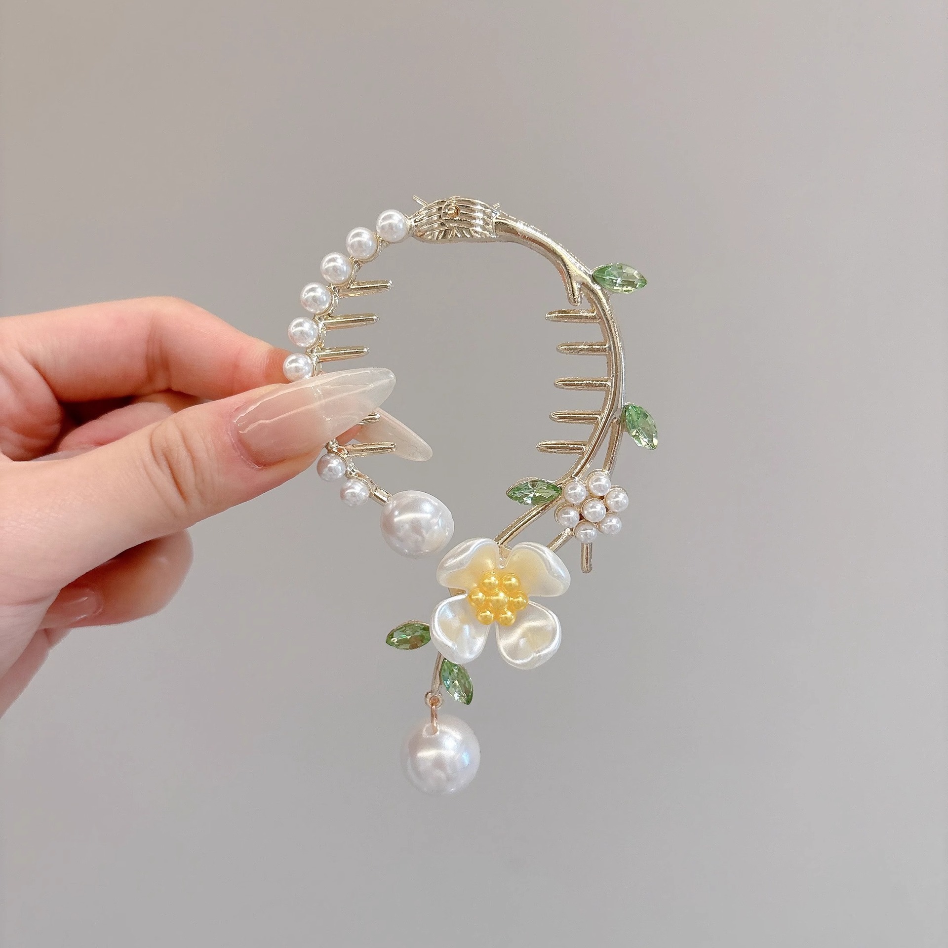 Nuevo estilo chino mariposa botón de cabello para mujeres de alta calidad flores de perla clips de cola de caballo lujoso clips de agarre de cabeza posterior falda de caballo adornamiento para el cabello