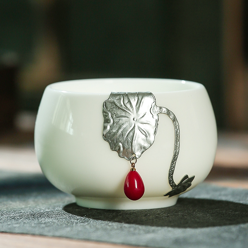 화이트 도자기 매달려 구슬 연꽃 잎