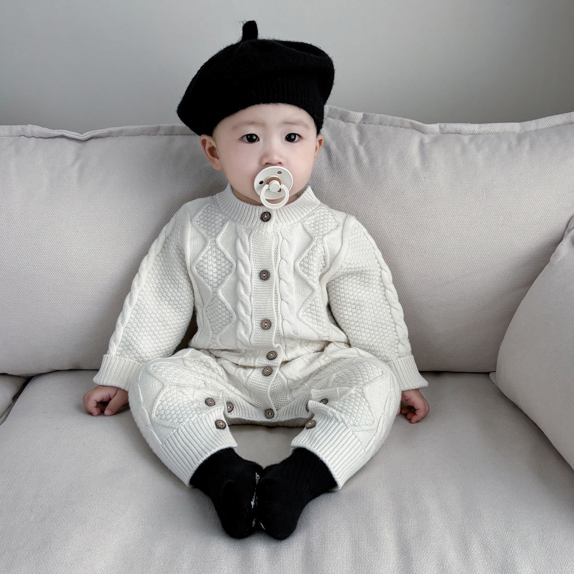 Conjunto de otoño e invierno de una pieza de punto para bebé de estilo coreano para niños y niñas, mameluco largo de punto grueso, súper lindo y elegante para salir.