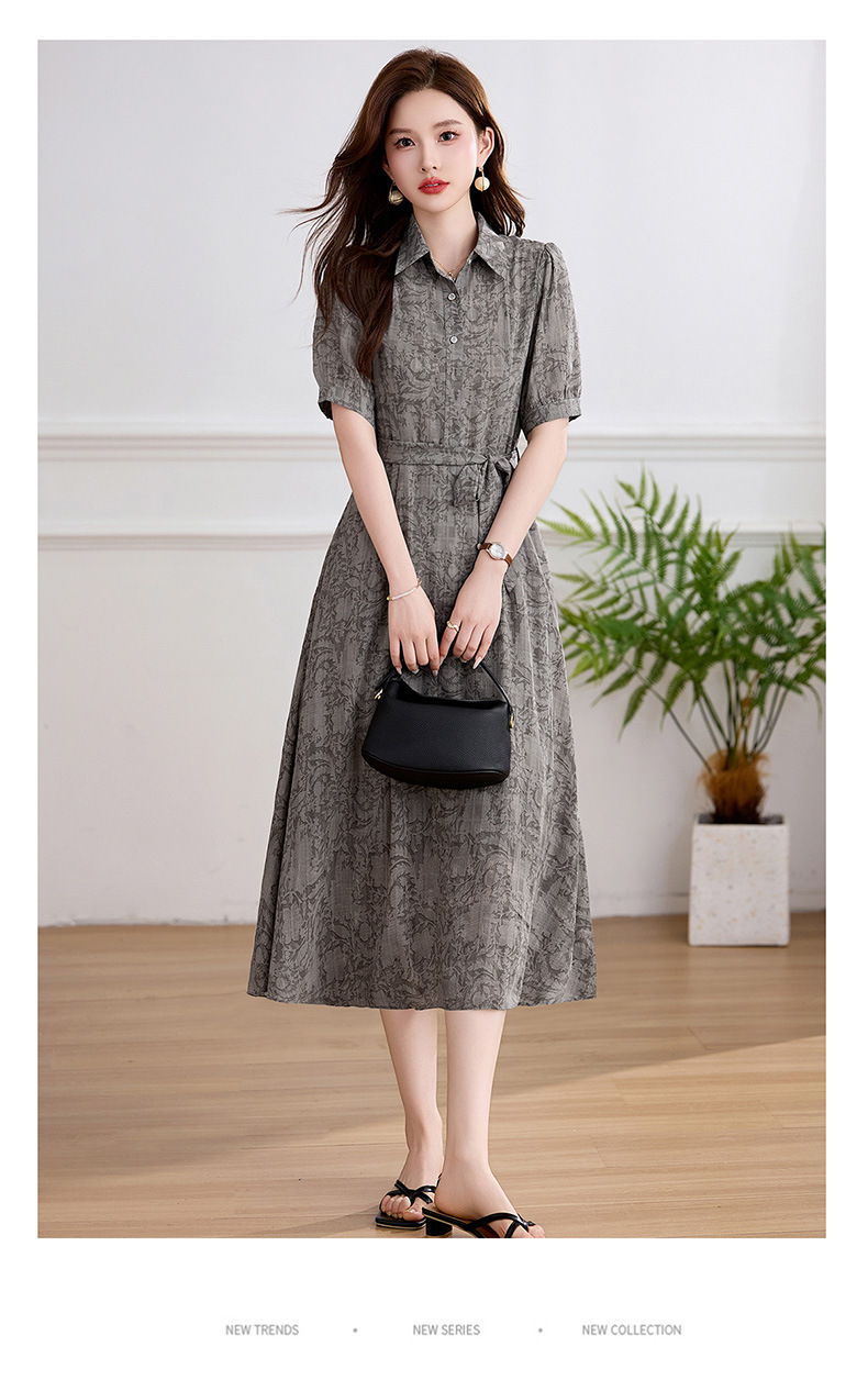 Đầm suông midi cổ bẻ họa tiết hoa nhí thiết kế dây buộc eo — xanh lá cây, màu xám chi tiết 19