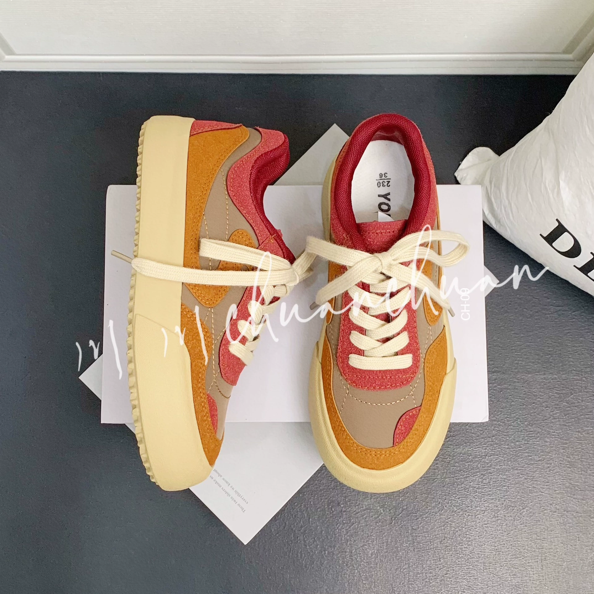 Толстая подошва, маленькие белые туфли, женские 2024 осенние новые модели, дикие приливы, повседневные туфли