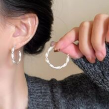 �䵭�L�yɫ�黨Ȧ���h���s���|����P���AŮ�o�����߼��ж�Ȧ���