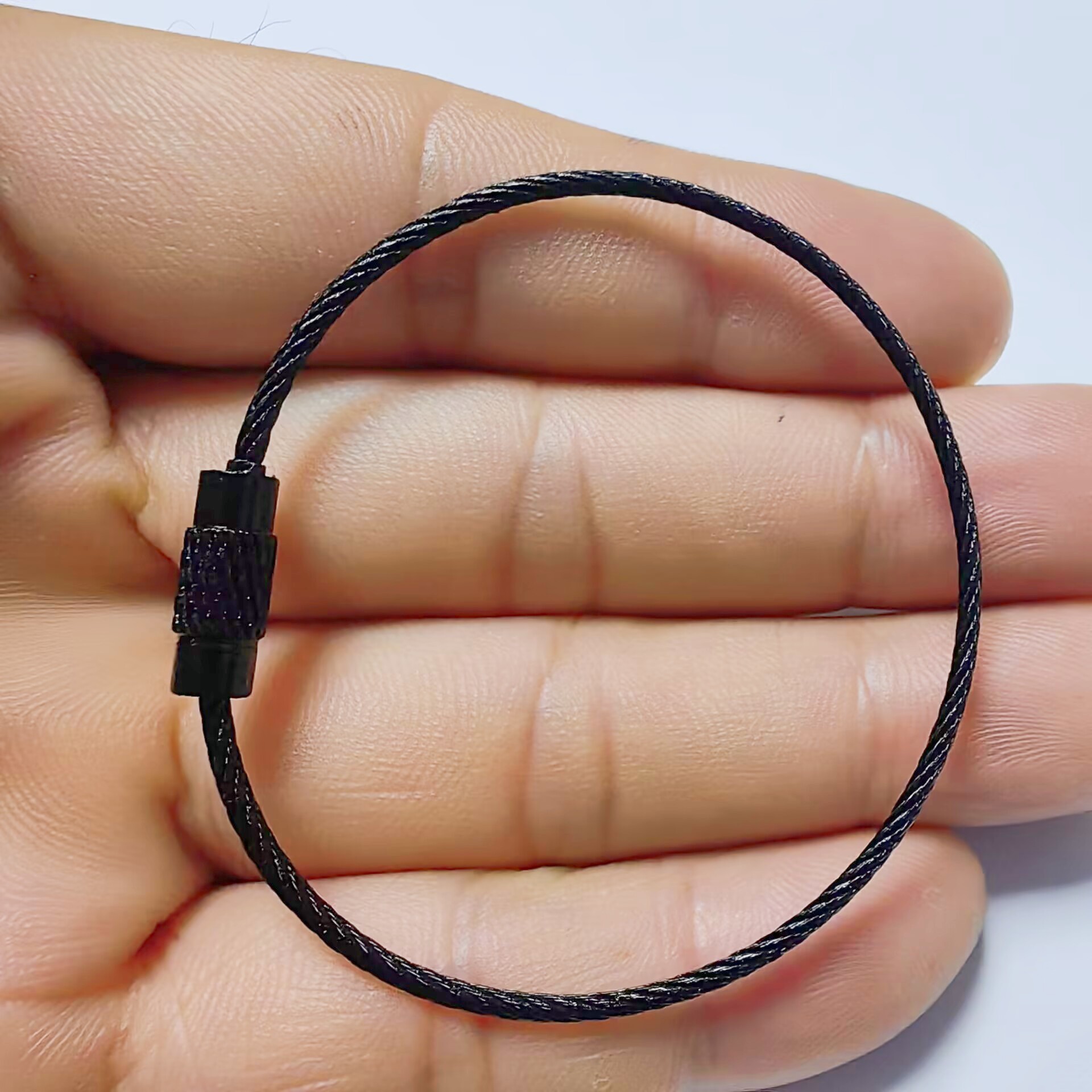 Fabricante Wholesale   Anillo de alambre de acero inoxidable de varios colores   Cordón Keychain    1.5 * 15 cm