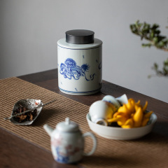 Antique-style blue and white porcelain sealed tea canister with aluminum alloy lid, storage canister for Pu-erh white tea, household tea storage jar with logo