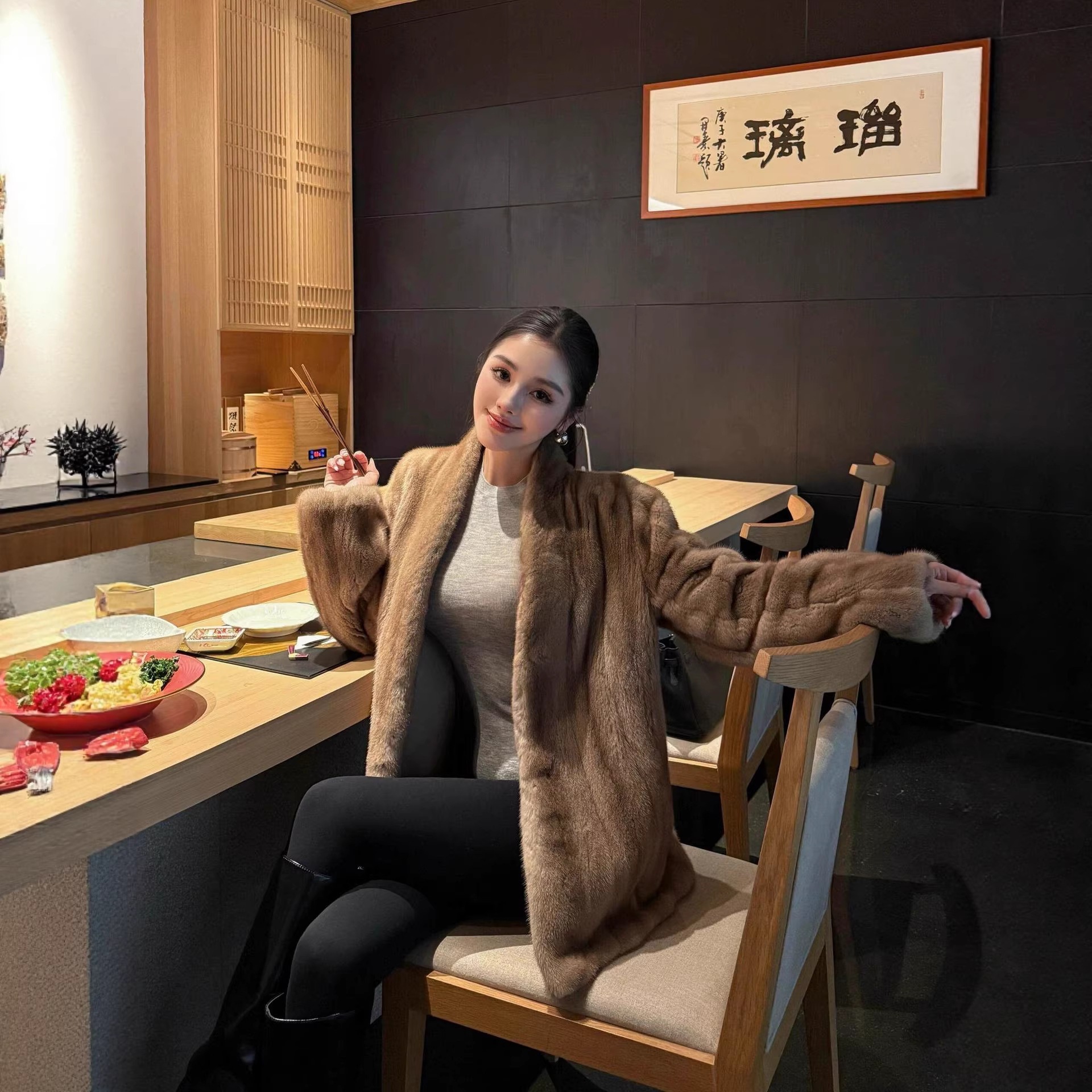 跨境 26冬季新款仿貂毛抽刀纹环保皮草高级感V领宽松毛毛外套女冬