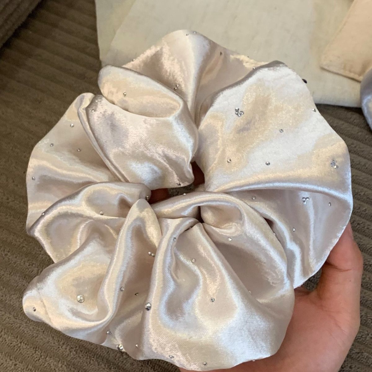 2026 nuevo estilo coreano super grande anillo de pelo intestino grande niñas de alto nivel de sensación de cabello de flores cuerdas de cabello de cordón de goma adornos para el cabello
