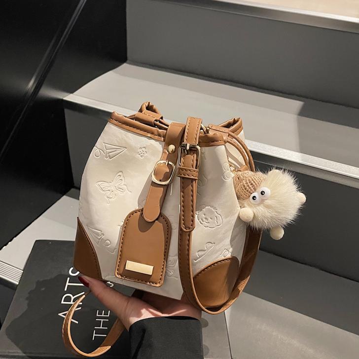 Bolso de cinturón explosivo transfronterizo para mujeres 2025 nuevo estilo de moda universal bolso de hombro coreano de alta calidad bolso de cubo de agua