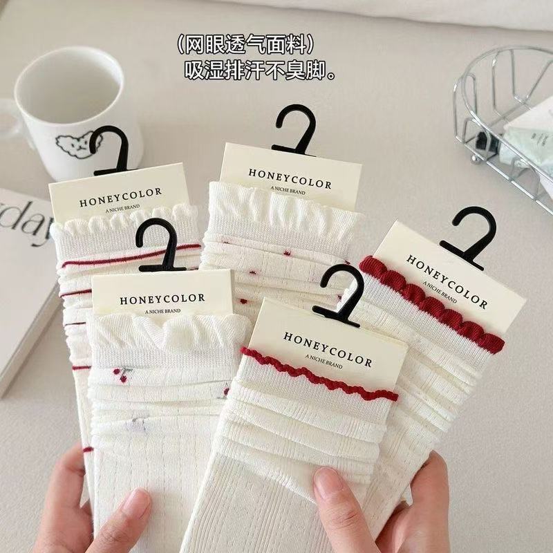 Milky white socks with red trim, thin and breathable hollow-out mid-calf socks for spring and summer, versatile with sneakers, stacked socks for female students in Japanese style Milky white socks with red trim, thin and breathable hollow-out mid-calf socks for spring and summer, versatile with sneakers, stacked socks for female students in Japanese style