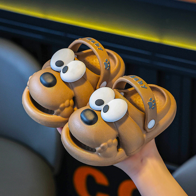 2025 nuevo interior y exterior antideslizante de fondo blando niño perro amarillo EVA agujero zapatos pueden usar sandalias lindas para niñas