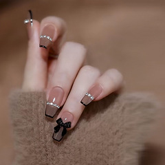 Wholesale Wearable Nails: Bare, Transparent French-Style Rhinestone Chains with Bow Designs—Brightening, Versatile, Ready-to-Wear Nail Art; Removable Nail Stickers and Tips