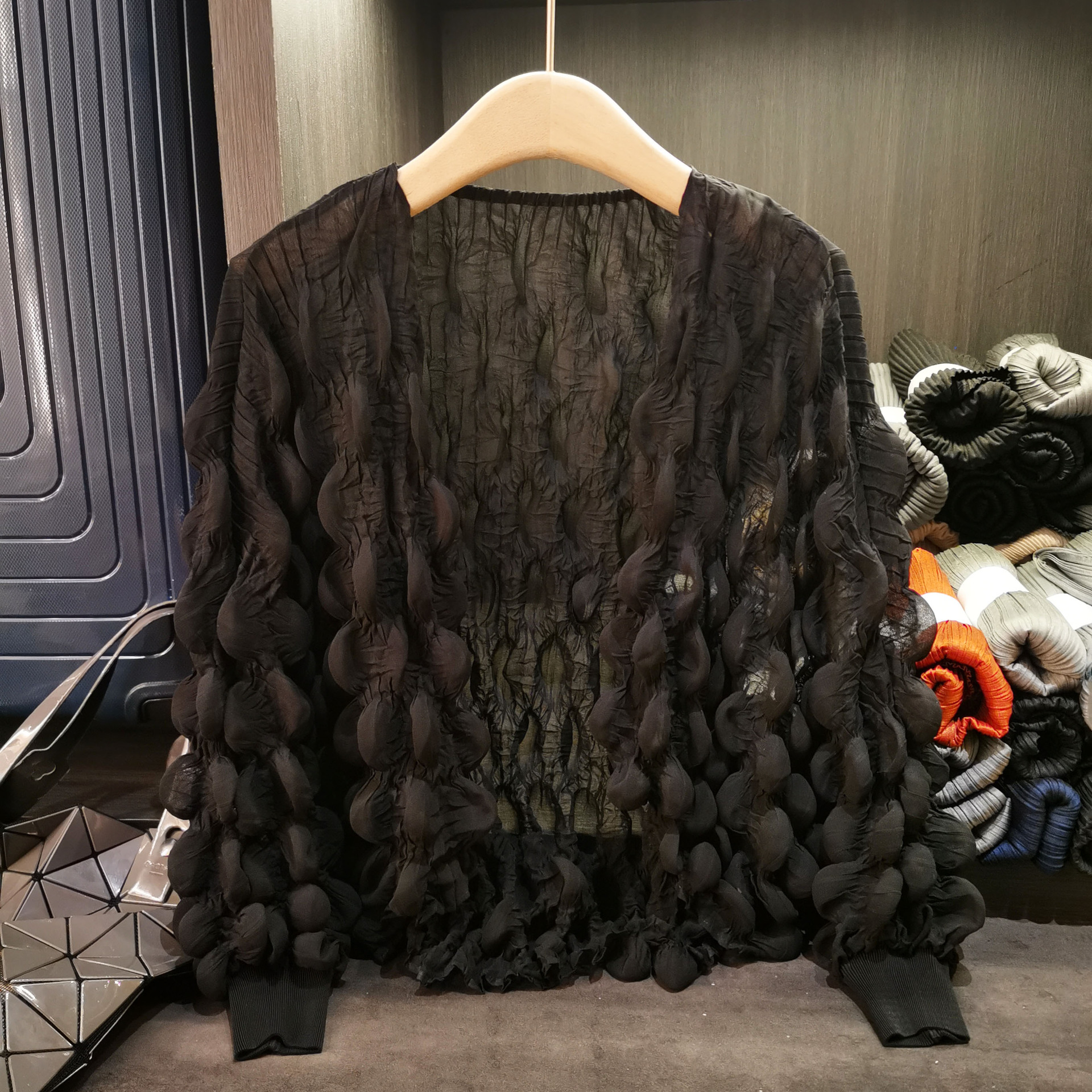 Màu đen