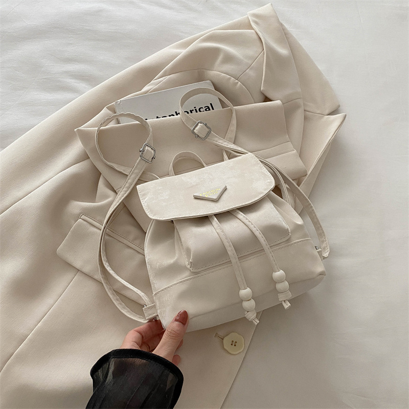 Mochila para niñas 2024 nuevo estilo de diseño de moda nicho mini pequeño blanco ligero lindo mochila de compras