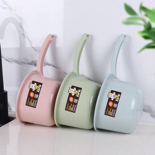 Plastic kitchen scoop for home, thick handle bath cup for babies, large and long-handled water ladle for children