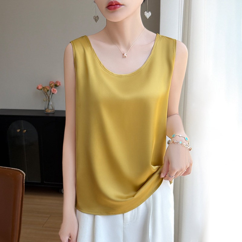 Goose yellow