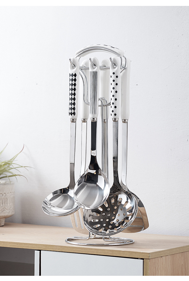 Hepburn Style Kitchen Utensil Set Image 12