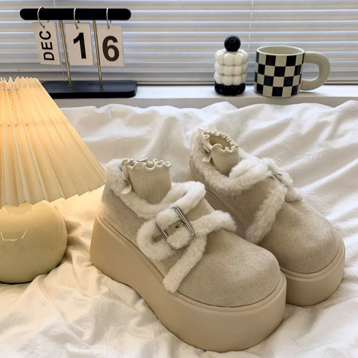 Сладкая молочная белая толстая подошва плюс плюшевая меховая обувь прилив 2024 новая зимняя теплая и увеличенные снежные сапоги