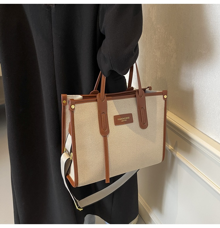 A new 2024 popular and versatile crossbody bag for women's commuting, a stylish tote bag undefined