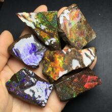 天然大颗粒斑彩石原石，颗颗火彩满满规格：40至50mm左右 可DIY