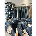 广州十三行品牌折扣2026新款牛仔裤女装批发直播间实体店走份货源