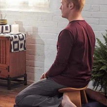 木制便携式瑜伽辅助凳人体工学实木跪坐凳家用健身木质打坐冥想椅