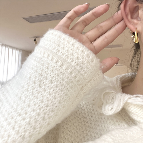 简约金属珍珠耳钉女年新款小众设计简约轻奢适合秋冬的耳环潮
