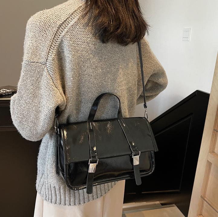 Otoño y invierno retro bolso de mano simple para mujeres 2024 nuevo paquete de hombro casual de gran capacidad de viaje bolsa de correo universal