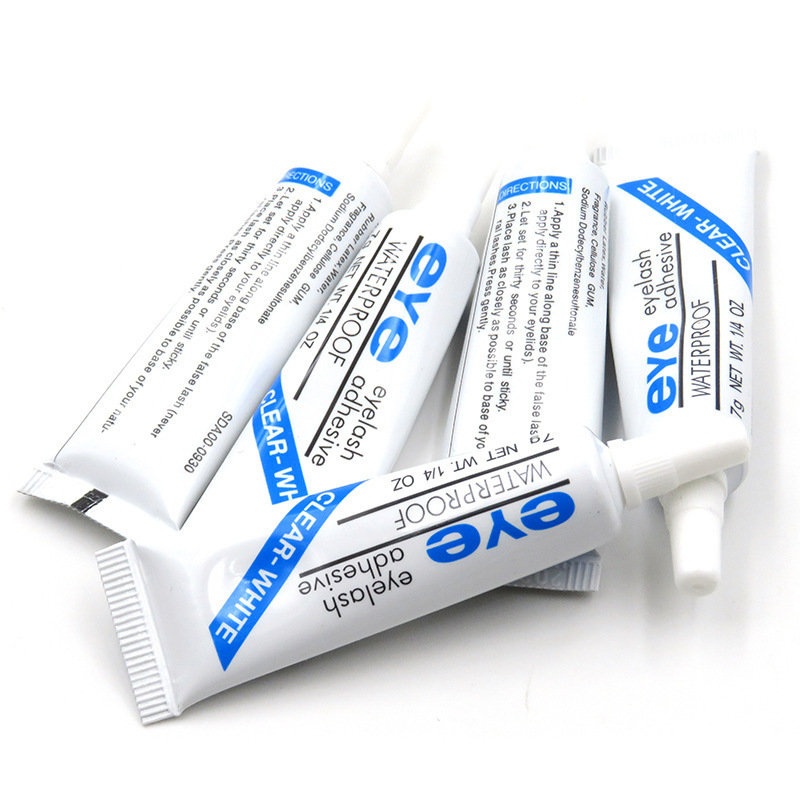 False Eyelash Glue and Tweezers Set Image 3