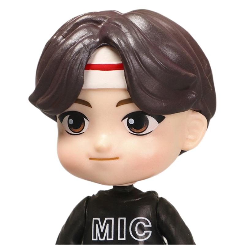 Dos generaciones de siete grupos juveniles hechos a mano animación alrededor de juguetes de dibujos animados muñecas pastel decoración