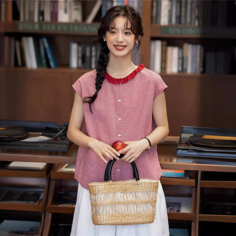 2025 New Summer Style French Literary Lace Collar Color Matching Chic Plaid Relaxed Shoulder Sleeveless Shirt for Women