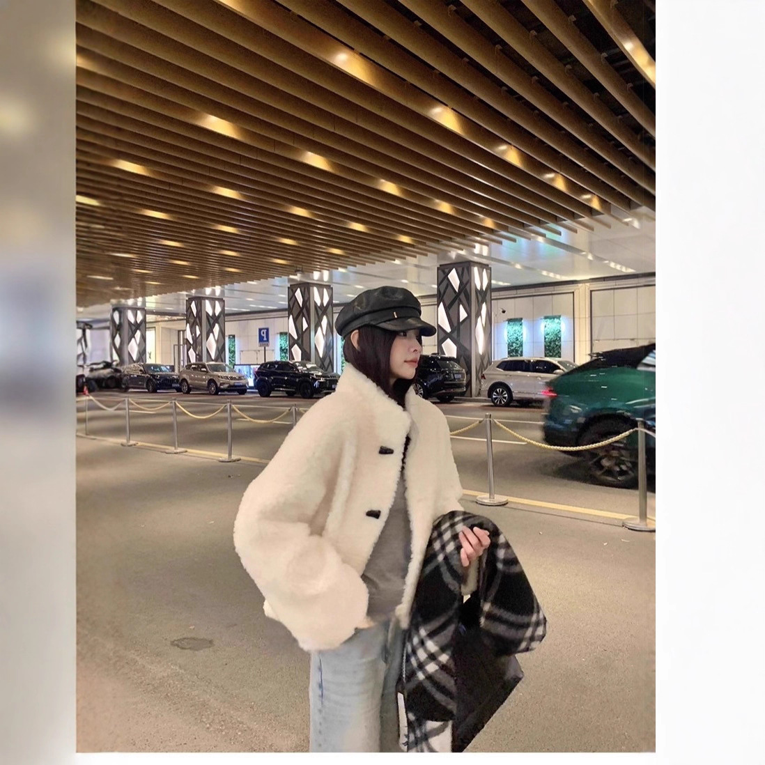 【韩版小香】100绵羊毛冬季羊剪绒皮毛一体皮草外套女牛角扣短款