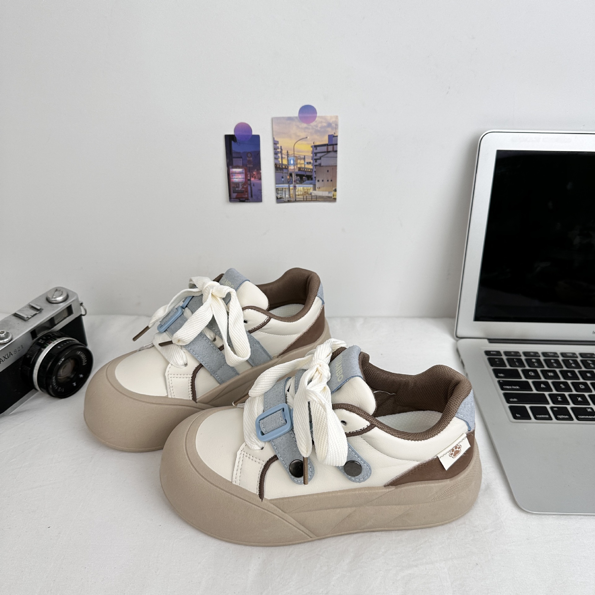 Yuanbo estudiante zapatos de pan de suela gruesa de corte bajo zapatos casuales de todo fósforo para mujer 2025 primavera nuevo estilo coreano zapatos blancos multicolor