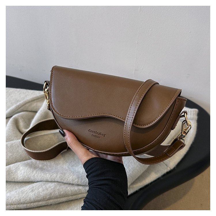Borsa a tracolla nera da donna, borsa a spalla elegante trapuntata_voghion.com
