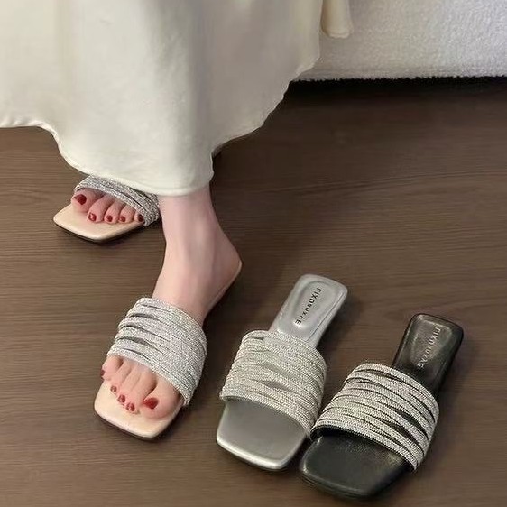 2026 verano nuevo tacones desgaste de alta sensación zapatillas de cinturón delgado fuera de casa usar zapatillas diarias cuadradas image 4