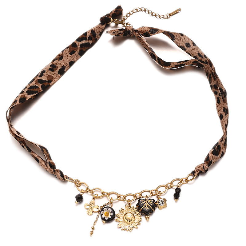 TENA francés lujo ligero ins viento colgante de hoja de acero inoxidable acrílico hoja de arce bufandas de seda collar joyería mujer image 6